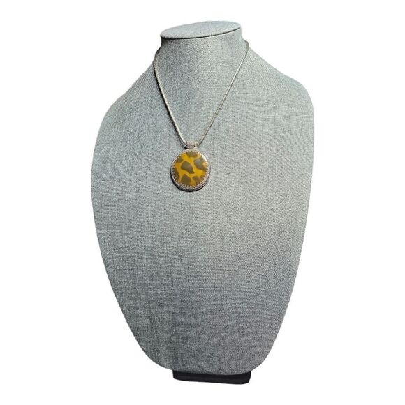 Vintage Tortoise Shell Aura Pendant Necklace - Picture 12 of 12